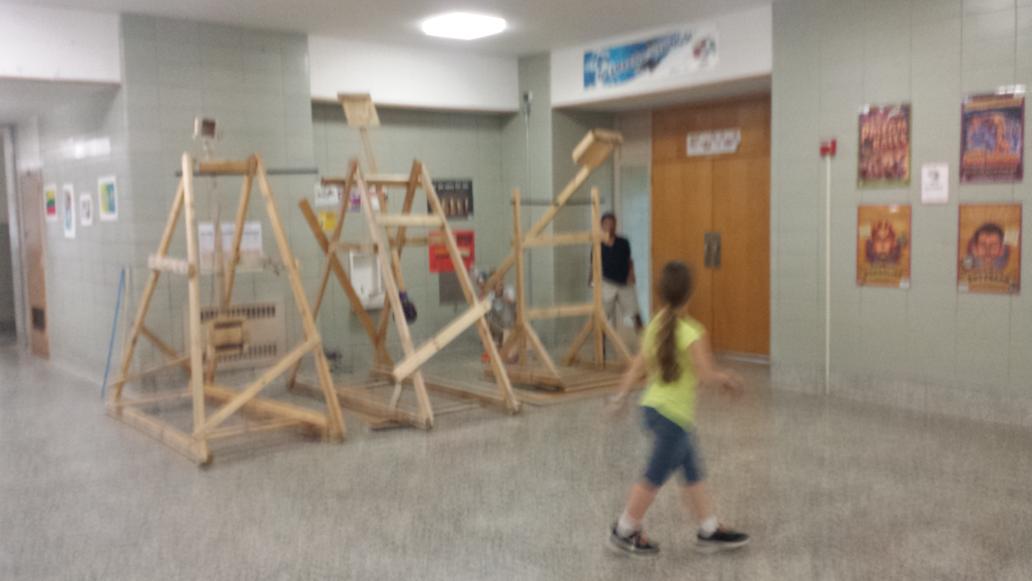 itssoib's tweet photo. Fantastic event @MacArthurAACPS! Over 70 families+table games+catapults+ technology+passed hors d'oeuvres=engagement! http://t.co/ikceKLmdqE