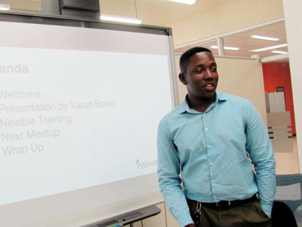 PythonJamaica's tweet image. @lesmumba going through the agenda for today&apos;s #pythonjamaica #meetup