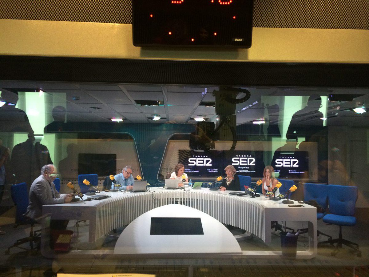 Empezamos ya en <a href="/HoyPorHoy/">Hoy por Hoy</a> con @manuelacarmena. 
play.cadenaser.com
#ManuelaCarmenaEnLaSER