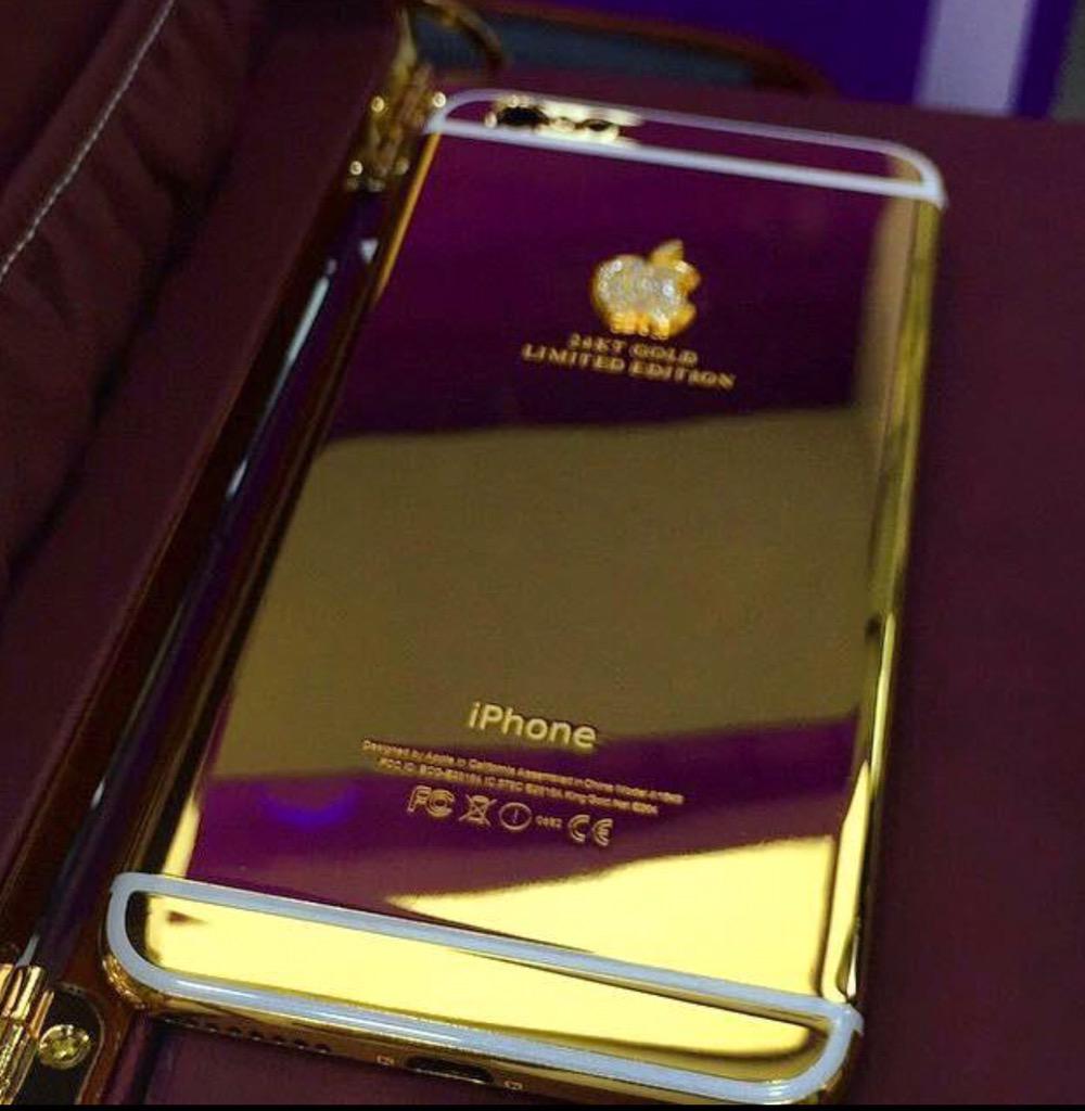 Amelie_Officiel's tweet image. Hâte dans 1 mois mon tel transformer or et diamant grâce à @mobile_paradise 😁😁😁😁