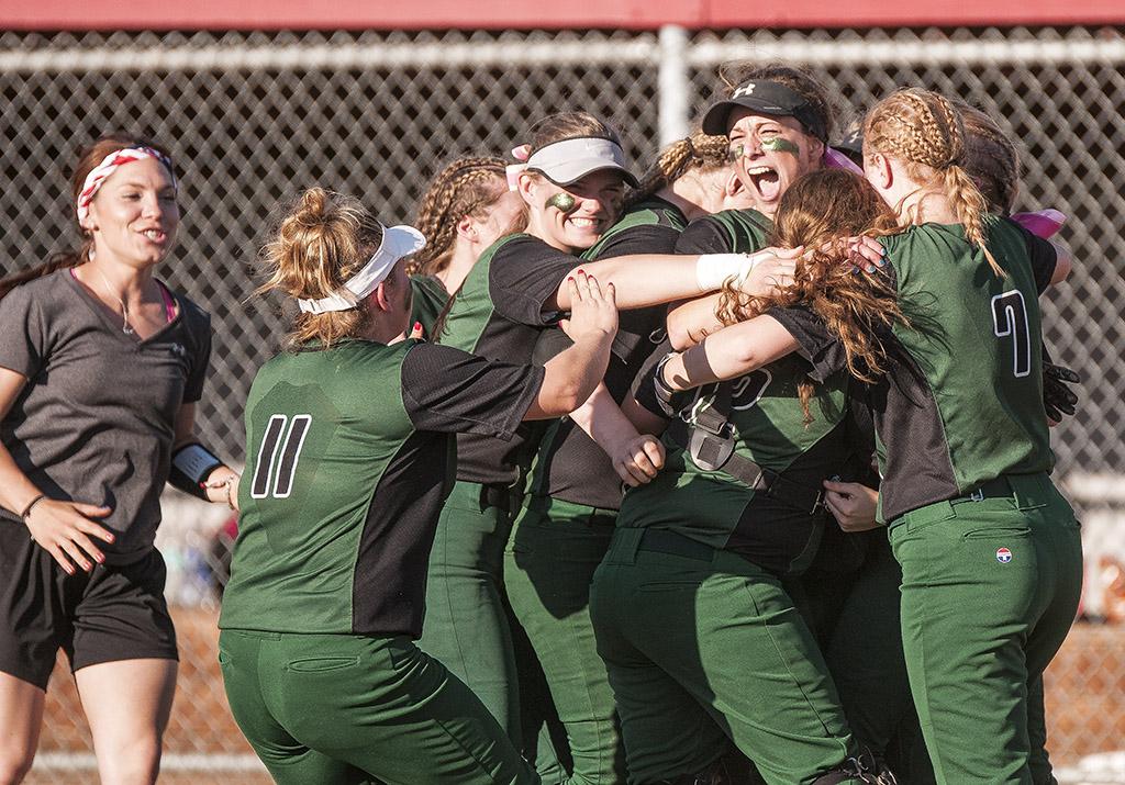 gresham_outlook's tweet photo. Softball: Reynolds celebrates its 8-4 second-round playoff win over Southridge today. #opreps #osaasports http://t.co/bsIjFDMf1m