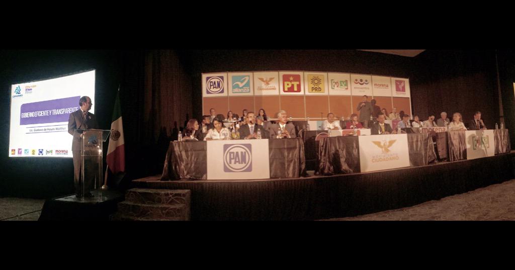 gdehoyoswalther's tweet photo. Agradezco invitación a @CoparmexTijuana de participar como moderador en Foro Político #PorElMXQueMerecemos http://t.co/rjW4lcuMTx