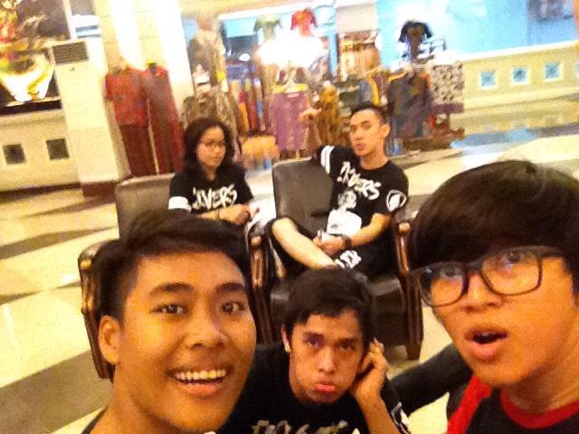 IKVERS_JGJ's tweet photo. Ini kami yg tukang narsis 😁
Thx a lot abangsky @ikmaltobing ,sukses selalu. ❤ http://t.co/E2XGVTPjiO