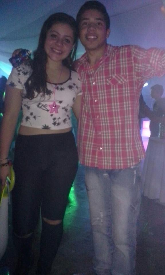 BenjaaBarrios's tweet photo. #15Cata #Rebee #AltaNoche 🍺🍸🍹😝 @RebeRebeeee http://t.co/yn8FMC4zno