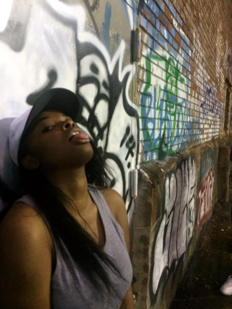 AfrooDeity's tweet photo. Who trusts pretty girls anyways? http://t.co/LUC9WH9GA6