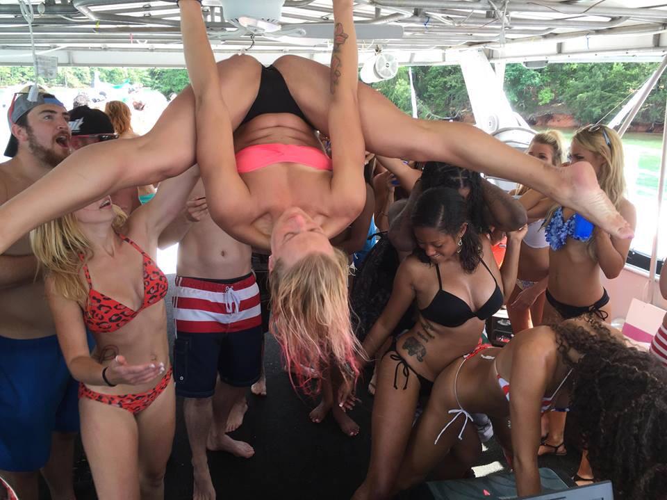 chloedavisx3's tweet photo. This girl was nuts http://t.co/dmEEfsU3YZ