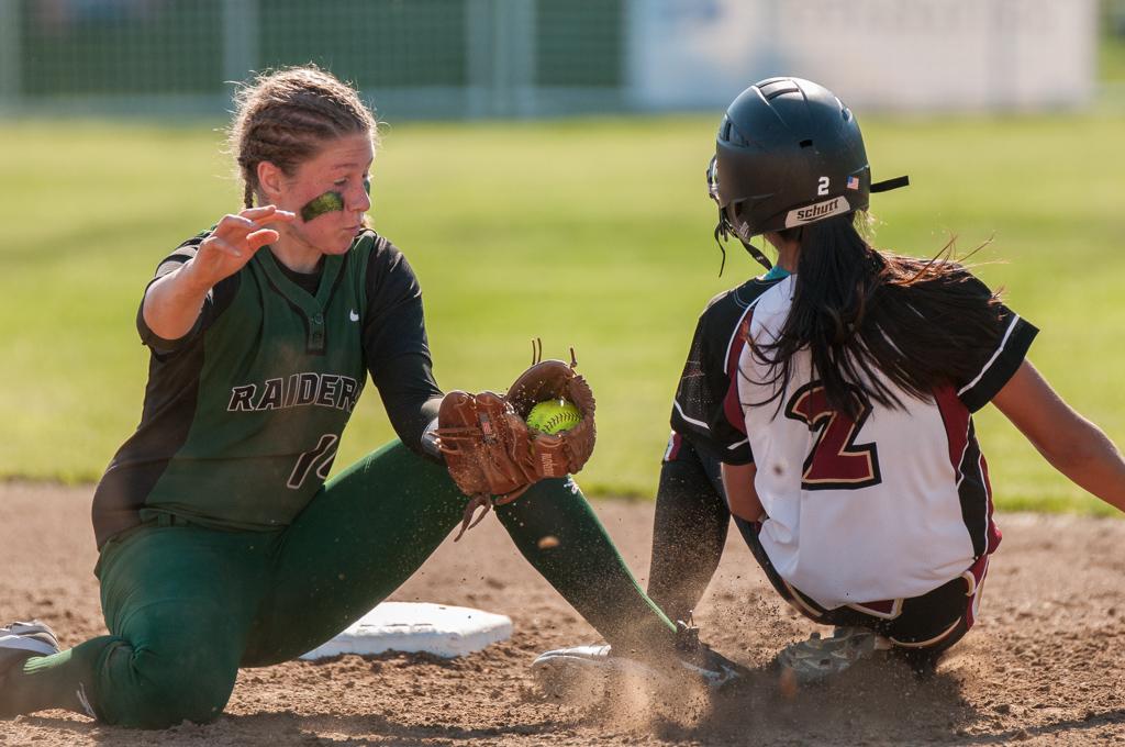 gresham_outlook's tweet photo. @alison_walton02 tags a Southridge runner today in Reynolds’ 8-4 win in the #osaasports softball playoffs. #opreps http://t.co/VAlKeH2D85