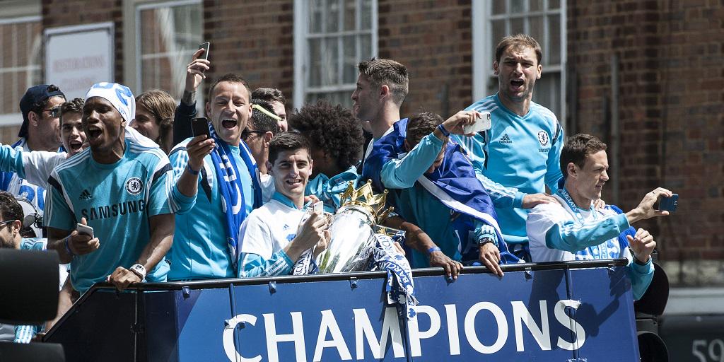 ChelseaFC_Japan's tweet photo. オープンバスが恒例の優勝パレード。その歴史を振り返っていこう... http://t.co/geduX4xOWd #CFCParade http://t.co/RjieLL38oV