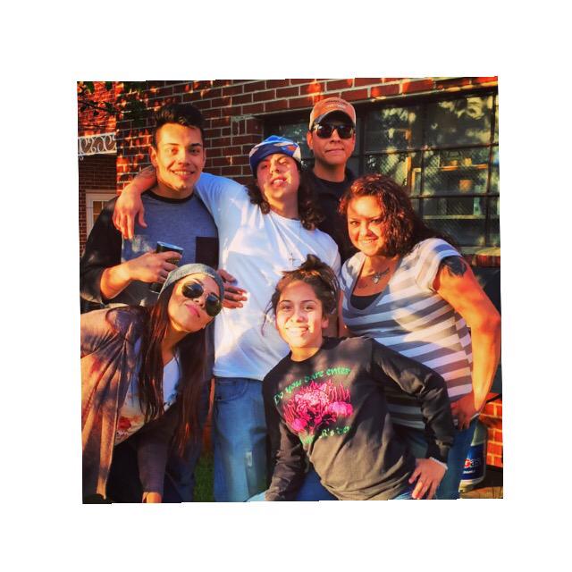 childs_lo's tweet photo. My loves. My day ones. My dimes. #family #love #dime http://t.co/nsF1hqQJmE