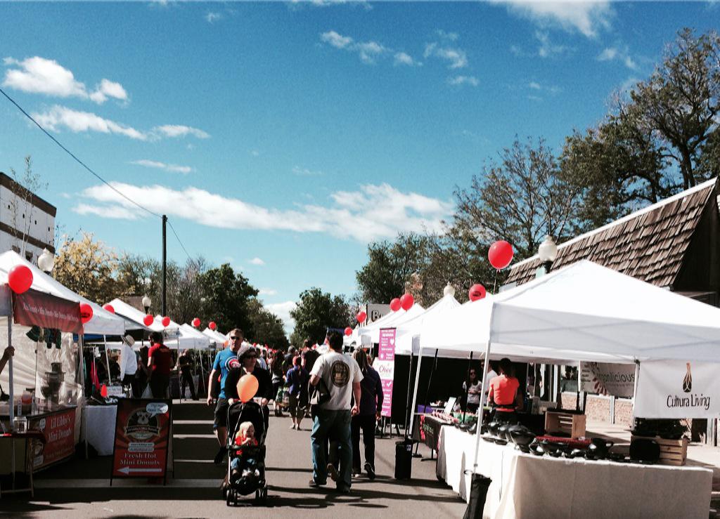 catalipo's tweet photo. #southpearlstreet #farmersmarket every #sunday from 9 am to 1 pm. Cooking with #lachamba #culturaliving Go #organic http://t.co/7MgxHf9kJe