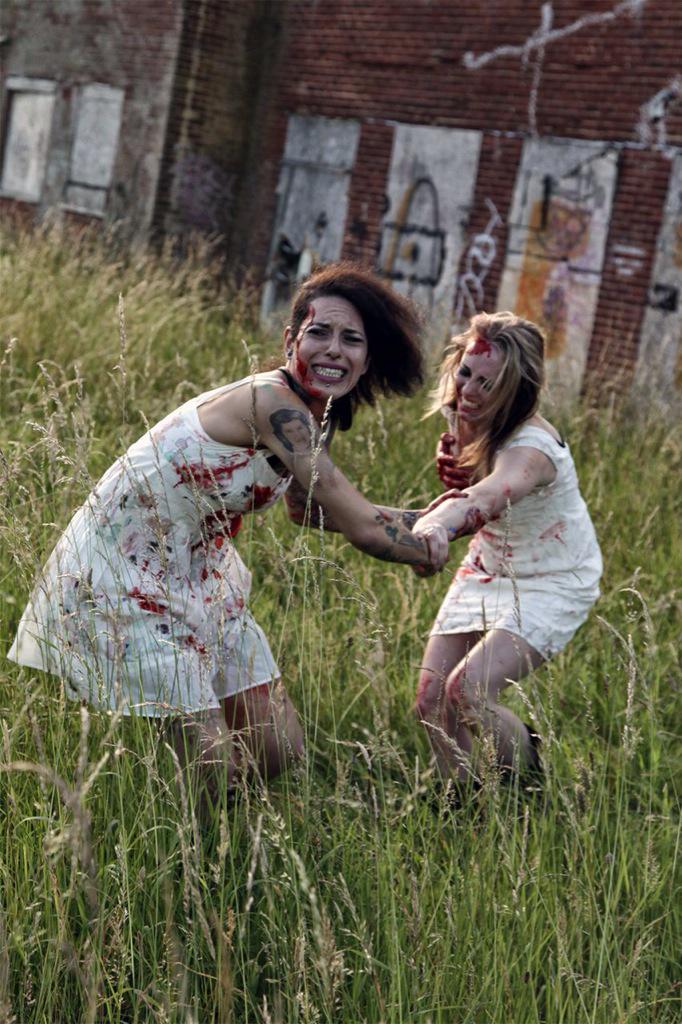Missy_Poison1's tweet photo. #tbt #theeviltwins #malevolentmagazine #missypoison #lunawolf http://t.co/y8EjJjN8BM