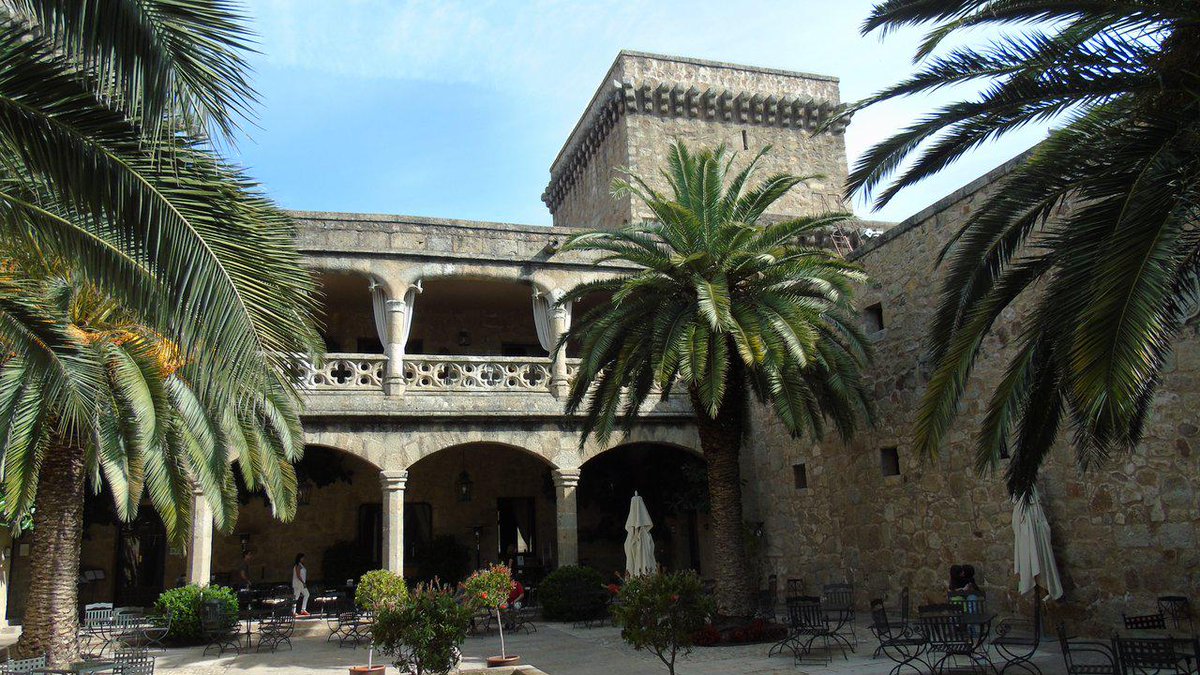 extremadura_tur's tweet photo. La #RutaCarlosV por el #NortedeExtremadura declarada Itinerario Cultural Europeo! http://t.co/XmvzcKbVPd http://t.co/V3upsmtbIk