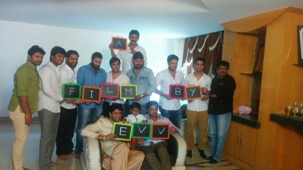 allarinaresh's tweet photo. Pelli sandadi......... http://t.co/SaZHkBPFaV