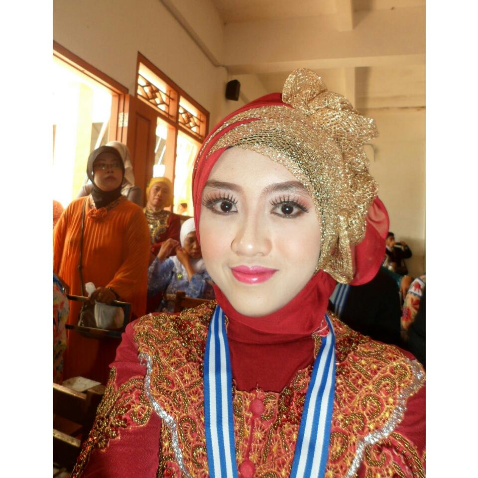 Ranurii's tweet photo. Me #wisuda http://t.co/mKBvAbxflW