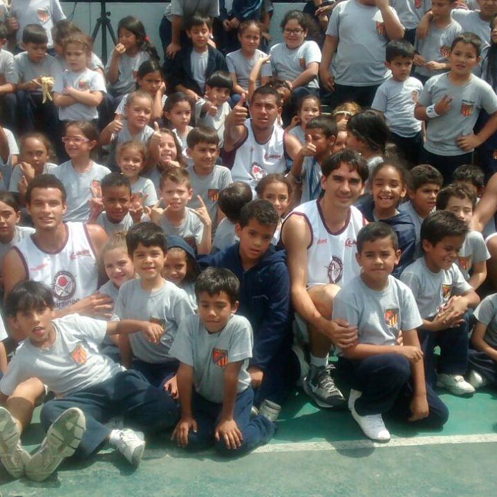 robertescalona6's tweet photo. Super contento.. dando ese paso para cambiar a #Venezuela con el deporte... #bushidoencrecimiento #clinicadeportiva http://t.co/QrFEWA7tCS