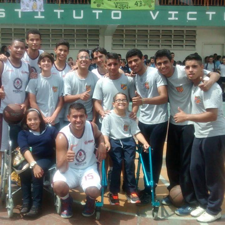 robertescalona6's tweet photo. Sumando logros a las comunidad de los teques, gracias Instituto Victegui  #bushidoencrecimiento #clinicadeportiva http://t.co/oJ6TZXglky