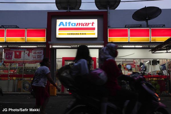 thejakartaglobe's tweet photo. Alfamart plans to open between 100 and 120 new stores in the Philippines http://t.co/LUOt4tPMrZ http://t.co/a1CIXU7sbX