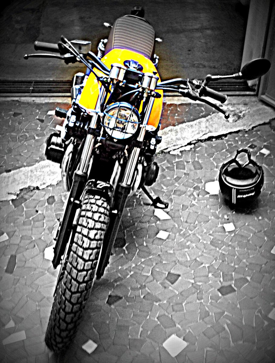 AnibaMotor's tweet photo. #HereComesTheSun2015 #Honda #cb750 #boldor #anibamotorcycles #special #caferacer #brat #Milan http://t.co/DxaaXPzqzt