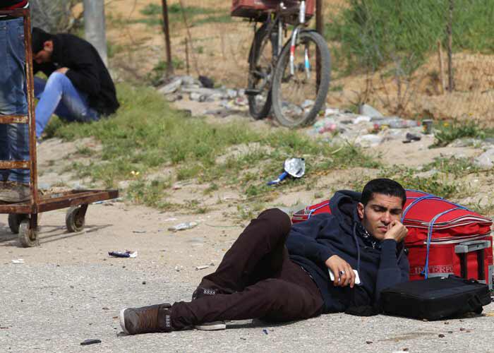 WGazapal's tweet photo. How difficult life is when it becomes a continuous wait.. #CrossingRafah #9YearBlockade #Gaza #Palestine http://t.co/6A7Lb3AeqE