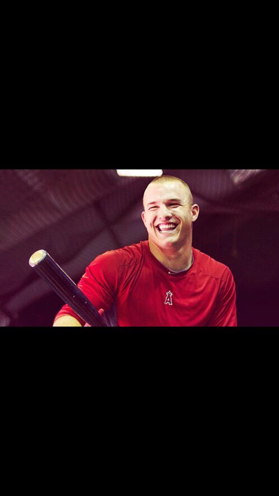 Shayla_Morton's tweet photo. #GloUp jeezuz😍🙏🏽 @MikeTrout http://t.co/fkfYSVd908