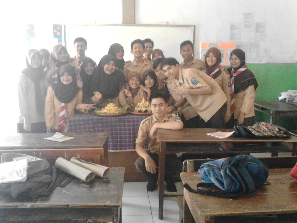 ayyulestari03's tweet photo. Bareng anak2 X-A 😋😝 with @RiniSeptiani_ dll... http://t.co/hGhqBTQwn7