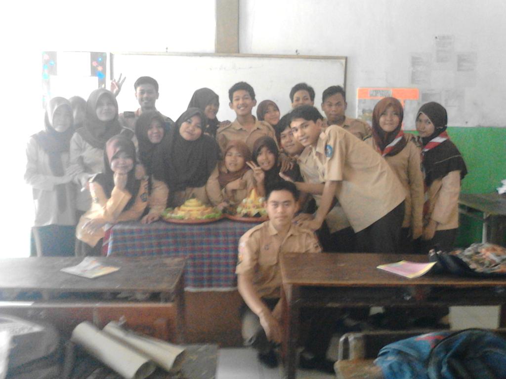 ayyulestari03's tweet photo. Bareng anak2 X-A 😋😝 with @RiniSeptiani_ dll... http://t.co/hGhqBTQwn7