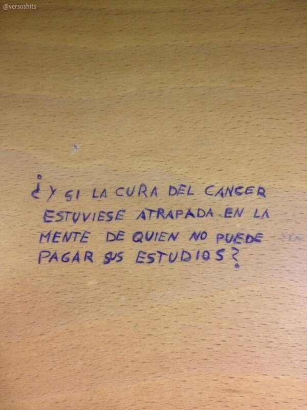 versoshits's tweet photo. Visto en una mesa de la biblioteca. http://t.co/YxUrx96B9C