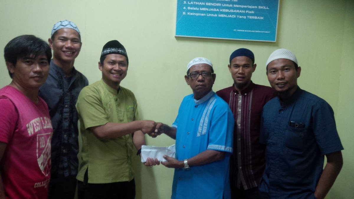 Pemain Persib donasi u/ Muslim Rohingya To Sinergi Foundation bit.ly/1HxCahB   <a href="/simamaung/">SIMAMAUNG SPORT</a> <a href="/MaungbandungNET/">Maungbandung.NET</a>