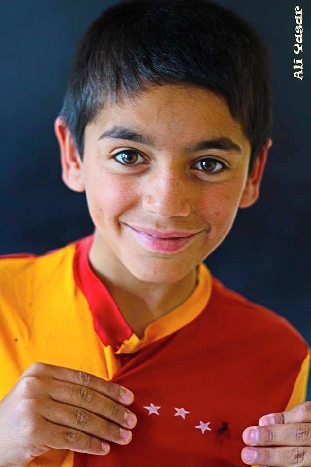 UAHellAslan's tweet photo. Kalemiyle 4.Yıldızını kendisi çizebilecek kadar SEVGİ ve MUTLULUK dolu ASLAN gibi bir YÜREĞİ var ! http://t.co/SGr66Ka1hW