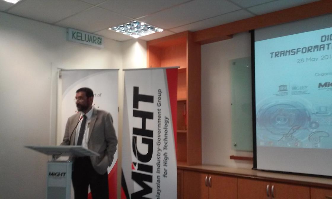 UNESCO_MGIEP's tweet image. RT @mspiyali It&apos;s time to reinvent curriculum to prepare the students for 21st century: @akduraiappah #Games4Learning