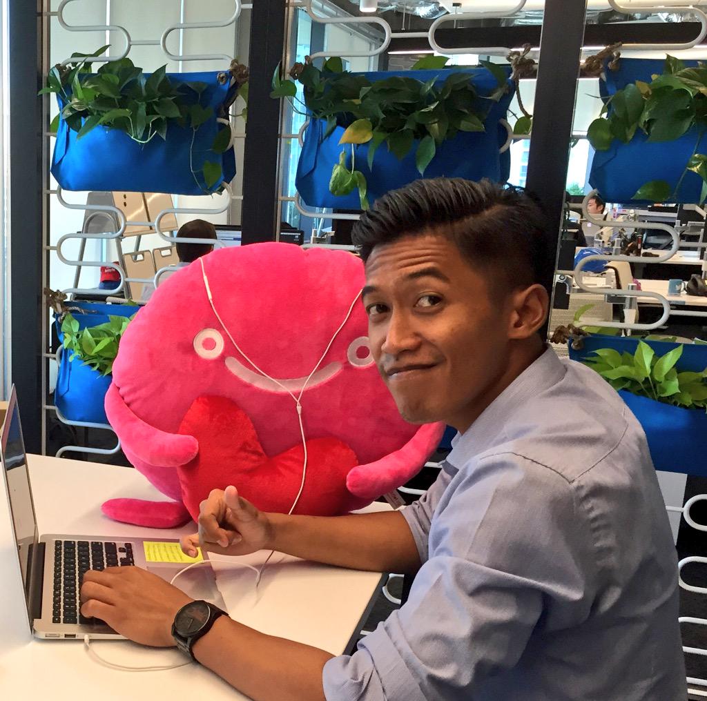 erifrankenberg's tweet photo. Is that a cool new #promotedtrend that @justmaul and #Pinkie are working on for @PinkDotSG at @TwitterSG? Stay tuned! http://t.co/DYHp7K0aos