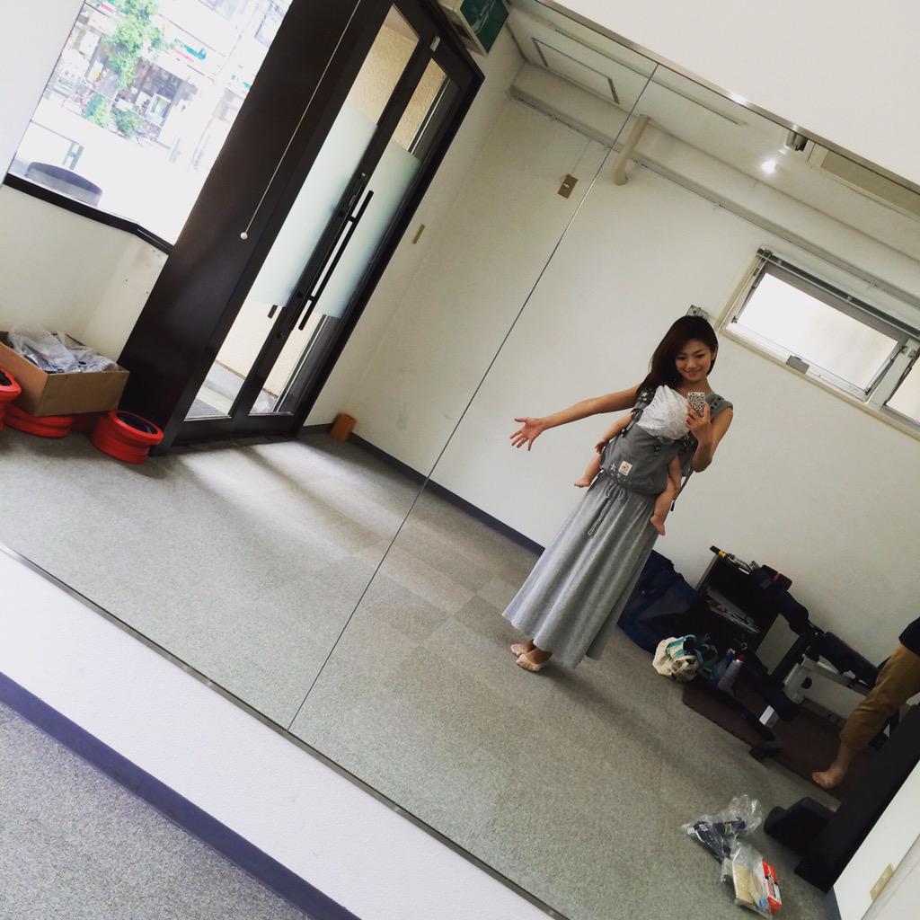 akiminmi's tweet photo. 鏡、設置出来ましたー♡

#ジム #ネイルサロン #エステ #フィットネス #Totalaidstation #護国寺 http://t.co/fYQEJA15dX