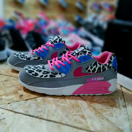 JavaCloth's tweet photo. IDR 235.000,- | Minat? Pin: 32A4CB3E
Nike Airmax'90 Womens
Size 37,38,39,40 http://t.co/MdbB6piFlm