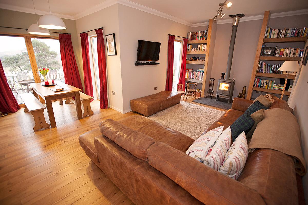 HHCottages's tweet photo. Pictures of @HHCottages Fernlea House - Amazing introductory rates in our #flagship property here in #Highlands http://t.co/yvNdTgukhp