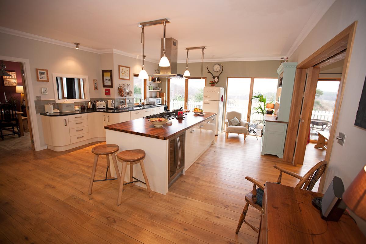 HHCottages's tweet photo. Pictures of @HHCottages Fernlea House - Amazing introductory rates in our #flagship property here in #Highlands http://t.co/yvNdTgukhp