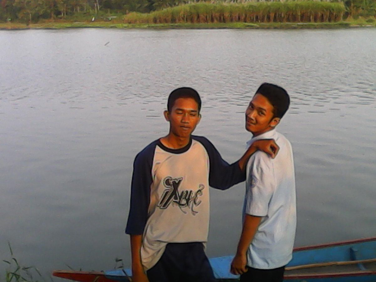 MdellaNR58's tweet photo. me and friend.... http://t.co/3YaGSzMNDj