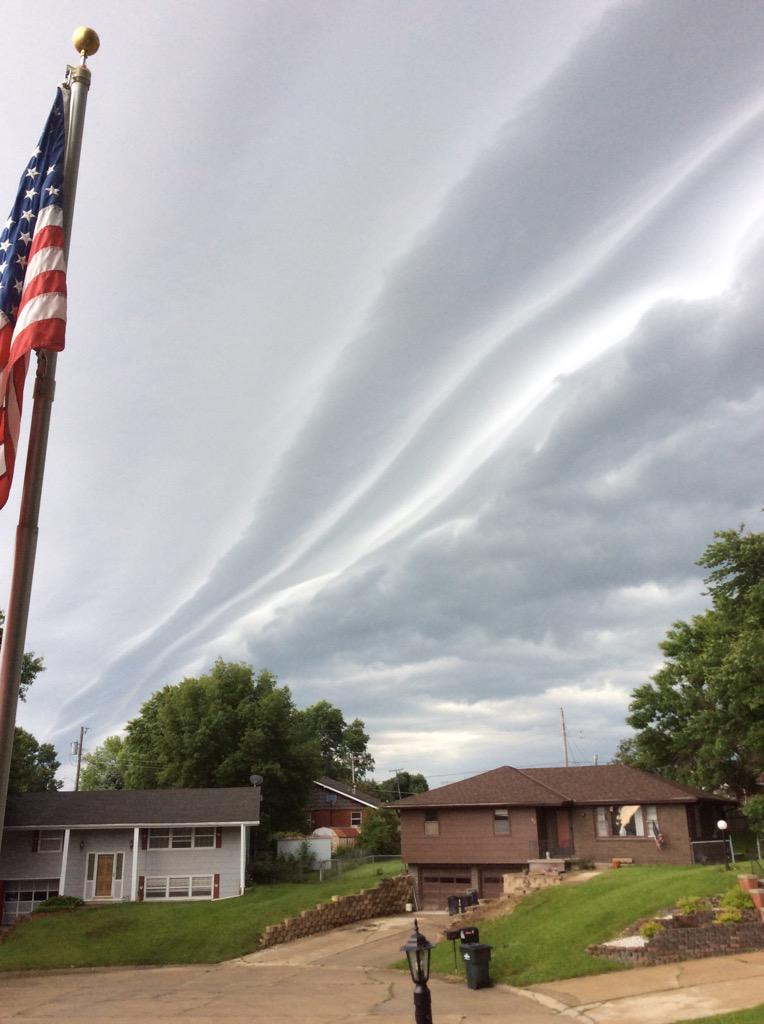 ezbeesolutions's tweet image. @Ginger_Zee @GMA  Skies in saint Joseph,MO #weatherbugbeth