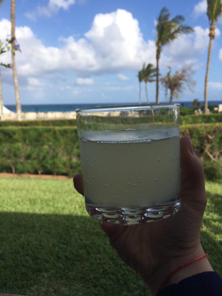 GoMomventure's tweet photo. Looking for a babymoon getaway? Check out @GoToBermuda and our guide here: http://t.co/GK4kmhqQwd http://t.co/wWAtVwPifI