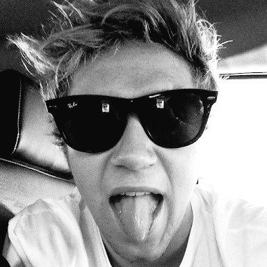 ImKimaaya's tweet photo. “@starrynialloh: rt to vote for Niall👑💗🌙

My #TeenChoice nominee for #ChoiceSelfieTaker is Niall Horan http://t.co/0qanEDVwqL”