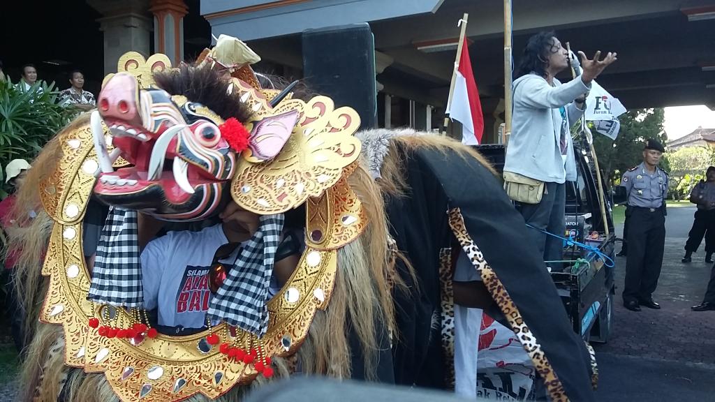 investor menunggu kamu bosan. bosan protes.