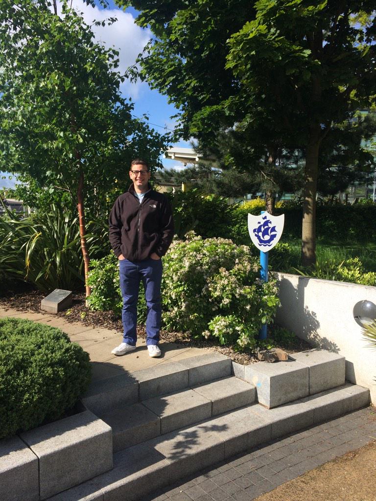 jpjpjp43's tweet photo. @flinny78 in the Blue Peter garden #boyhooddream http://t.co/NcIEfd2KJG