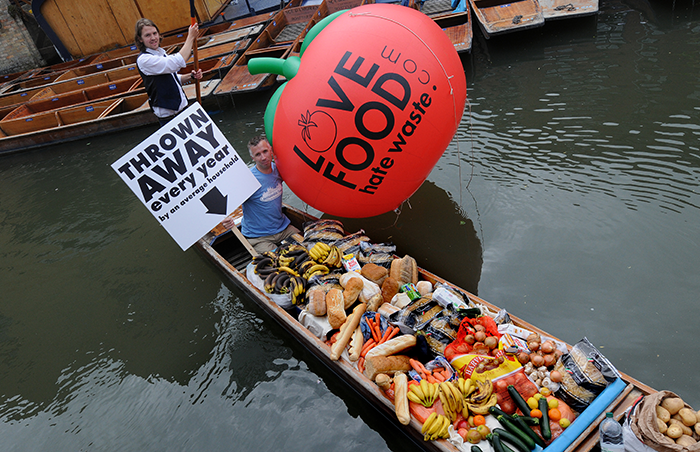 enviroPRgrrrl's tweet photo. Great photo launching @camcitco &amp; @FoodCambridge's food waste campaign http://t.co/dNgqNr1pWZ via @resource_media http://t.co/POefWce2Me
