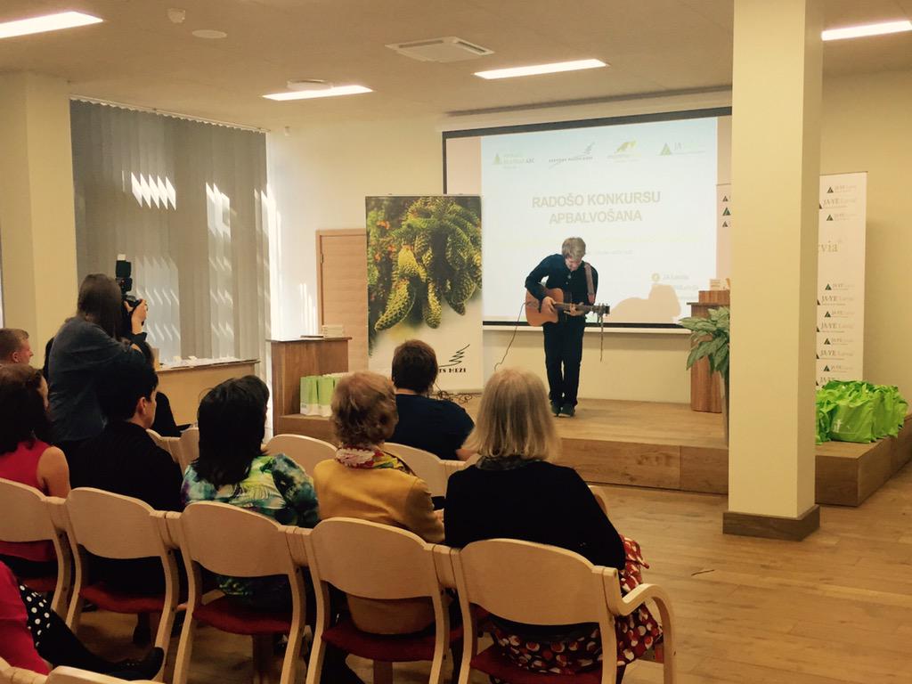 Ar muzikāli aizrautīgu priekšnesemu konkursu dalībniekus priecē <a href="/Gintsss/">Jj.♥</a> ! Fantastiski!