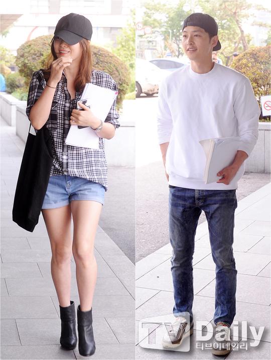 TheDramaKorea's tweet photo. Song Joong Ki &amp; Song Hye Kyo menghadiri pembacaan naskah pertama drama KBS "Descendants of the Sun". http://t.co/PWnRKZ8JQc