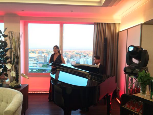 NHCollectionEB's tweet photo. MT @TravelbizPaul: "Opera, & fois gras/white chocolate canapés: VIP Level launch party @HumeWhitehead" #EBVIPLevel http://t.co/s6qCmqo9lU