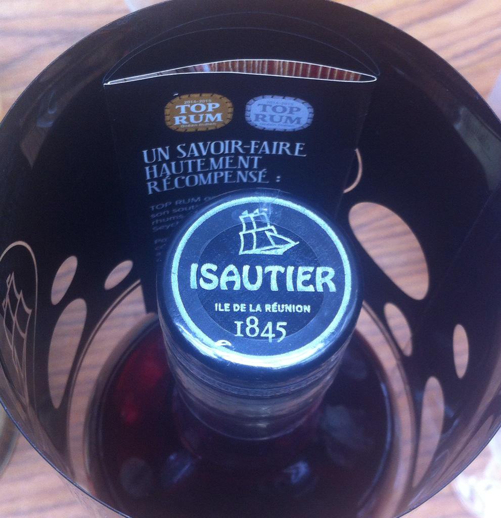Sensoriell's tweet photo. Dépliant de @RhumsIsautier à l'achat de votre cuvée "Louis et Charles". La maison fête ses 170 ans, @TOPRUMS http://t.co/QsWb2vc5jC