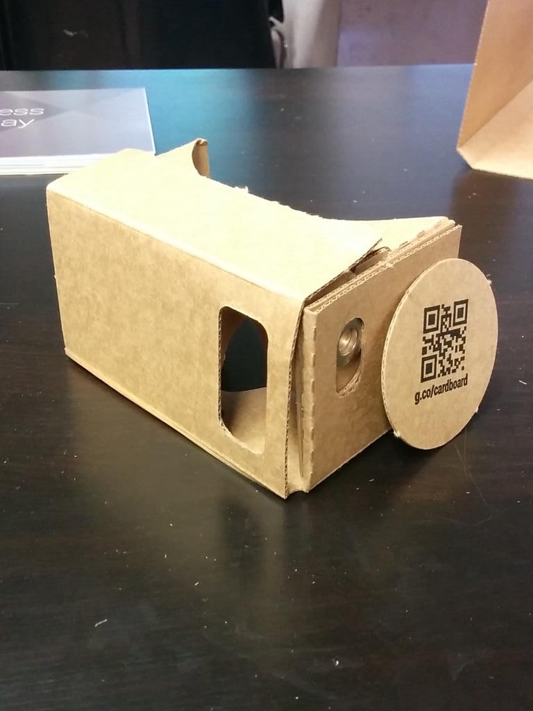 KronosDaniele's tweet photo. Andate alla ricerca dell' orso rosa...@GDG_Camerino #gdgsummit #GoogleIO2015 http://t.co/vEKjEtkSK1