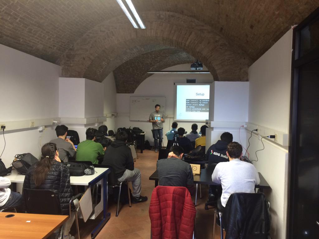 samaritan_o's tweet photo. Live from @GDG_Camerino , relatore @TheStrazz86 panoramica su ionic http://t.co/0HrF5Rovud