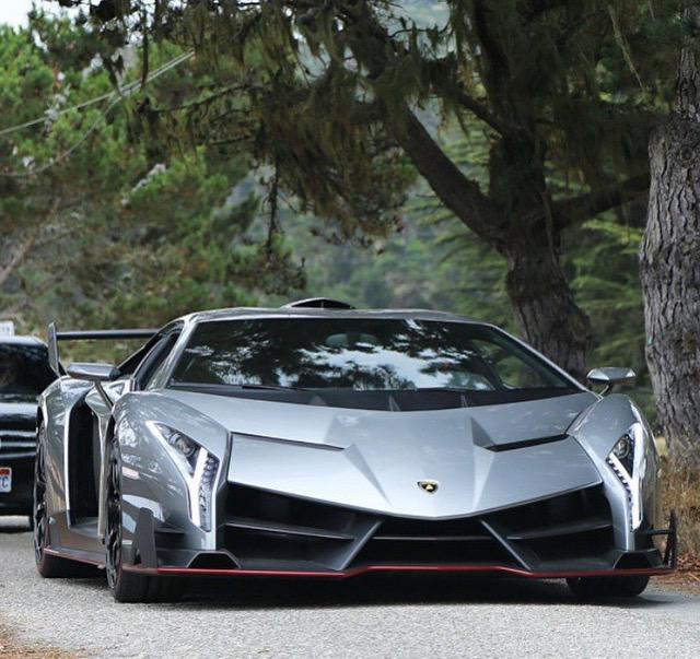 Carlos100Escrig's tweet photo. Lamborghini http://t.co/PdGiMudJ1r