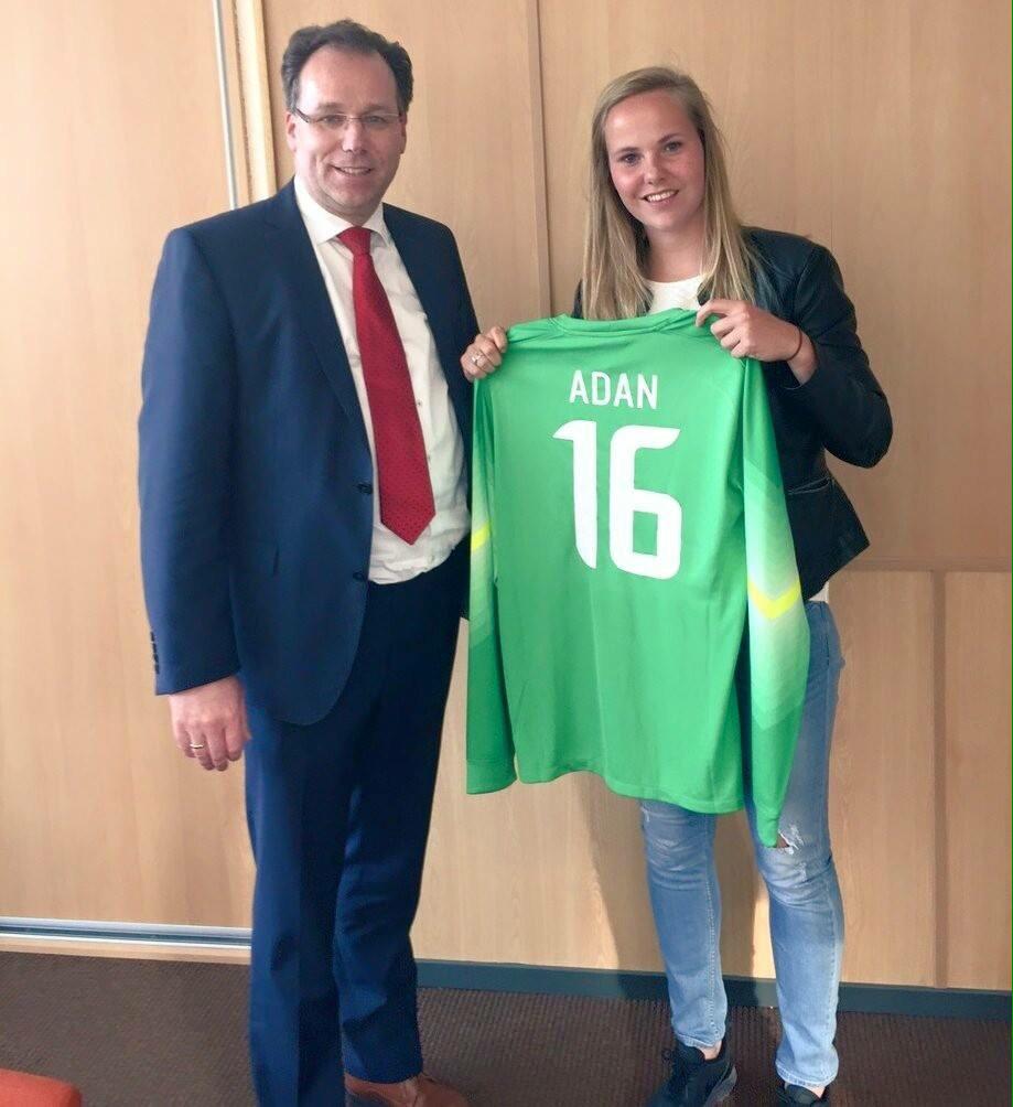 CTOtalentteam's tweet photo. Keepster Jade Adan heeft gisteren een contract getekend bij FC Twente. https://t.co/DJk79xgVLE http://t.co/FtJe4K4vS7